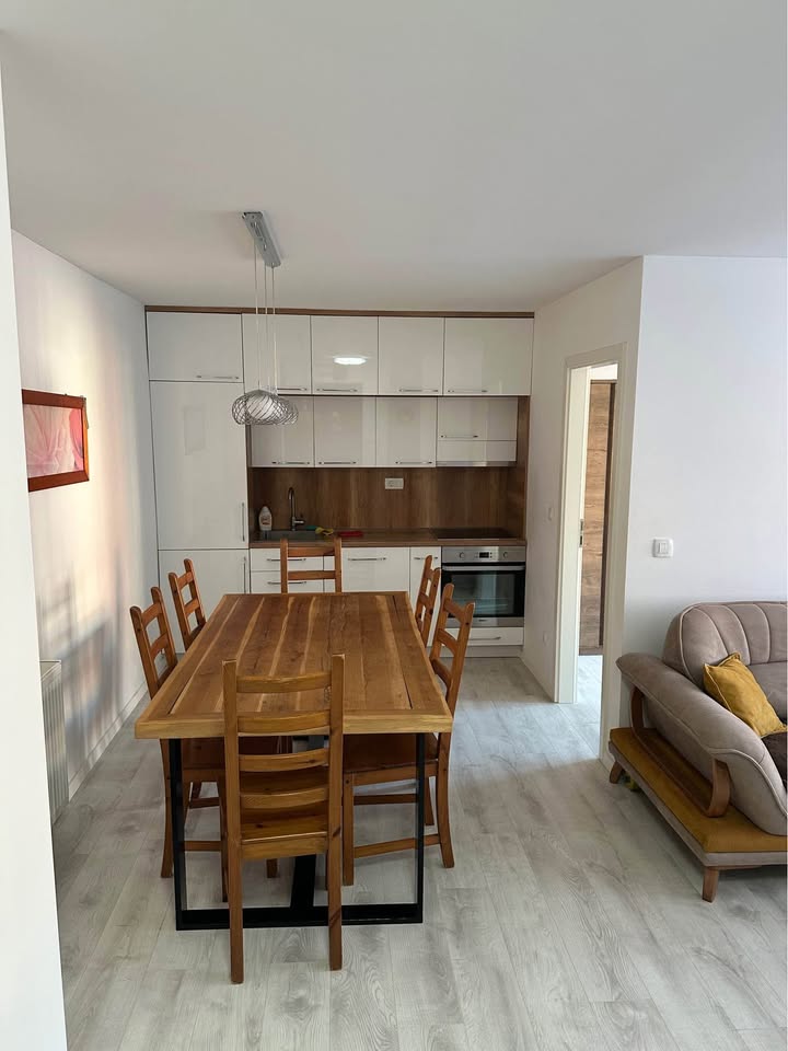 471888601 580976474566209 5128376671836188291 N