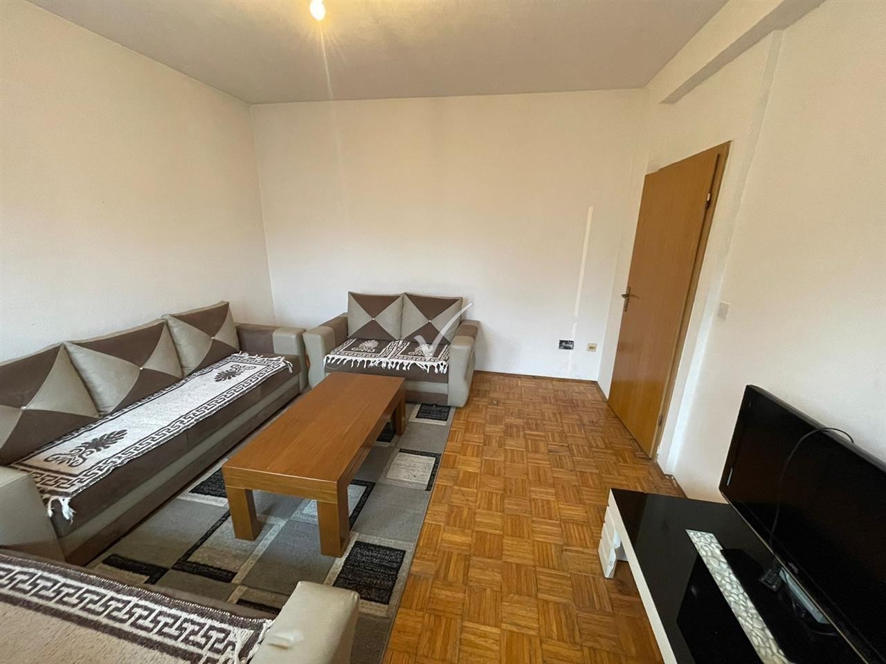 Banesa Ipet Me Qera 3