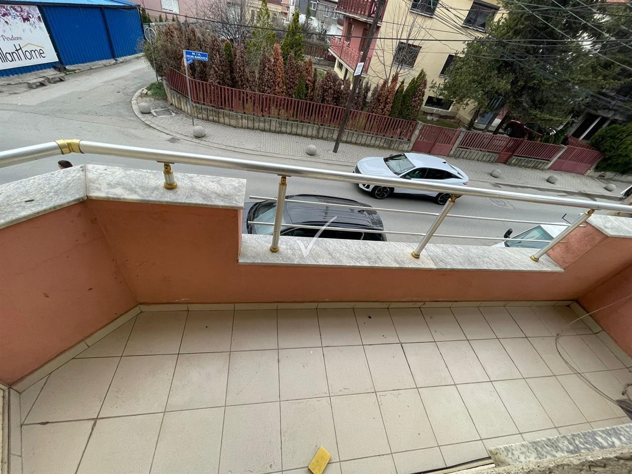 Banesa Ipet Me Qera 7