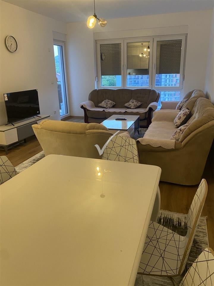 Banesa Me Qira 450 Euro 98 5m2 5