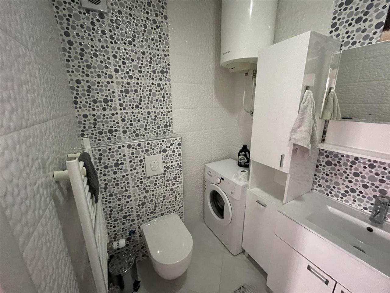 Banese Me Qera Ne Lakrishte (3)