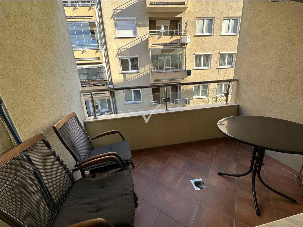 Banese Me Qera Tek Bajram Kelmendi 6