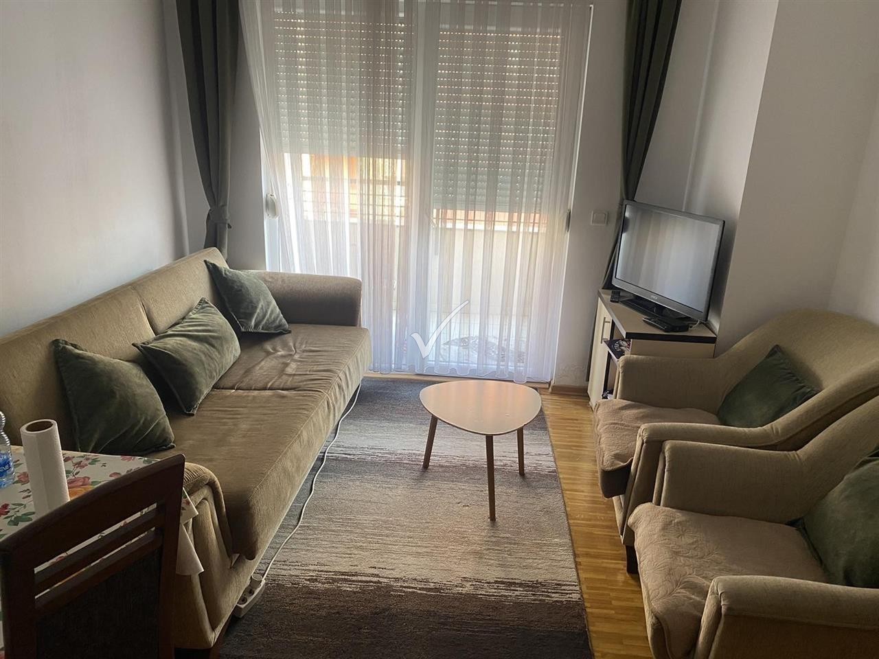 Leshohet Banesa Me Qera Ne Emshir