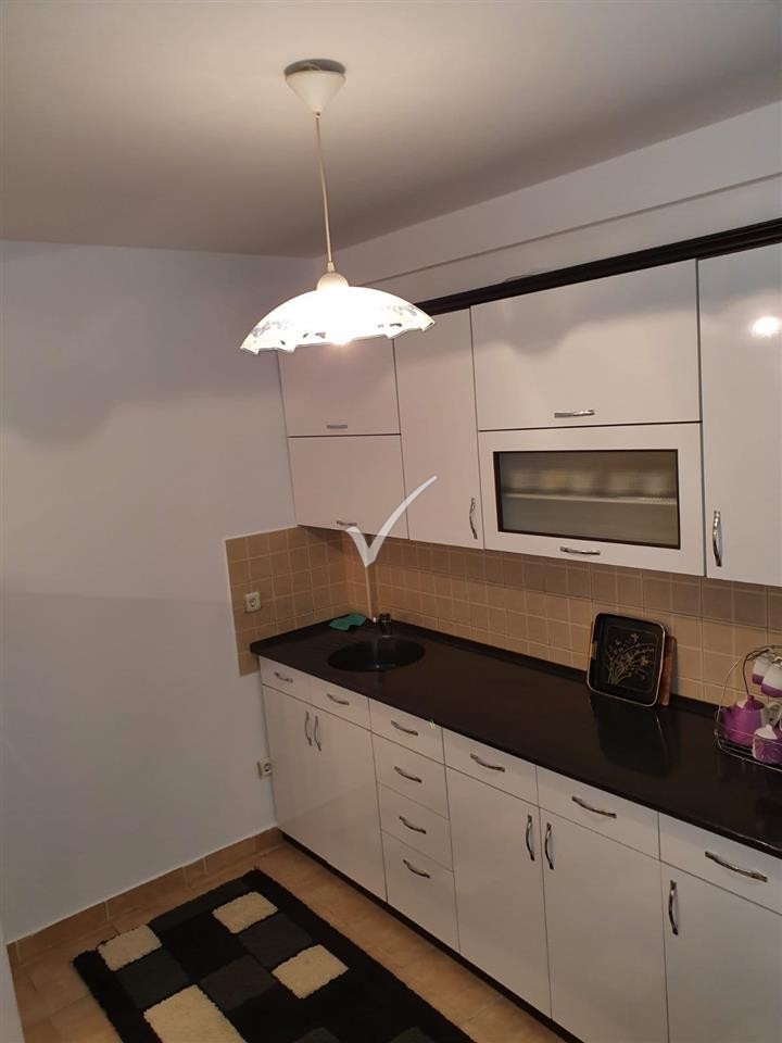 Leshohet Banese Me Qera 10