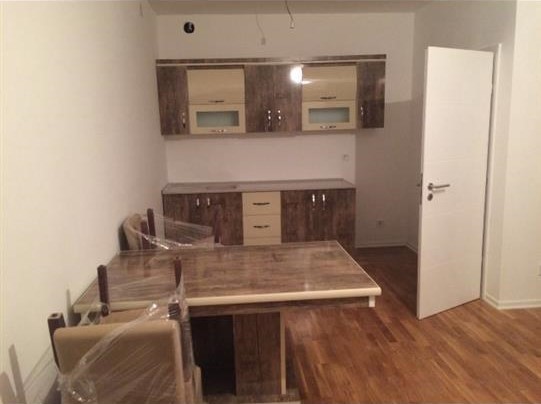 Banese Me Qera Ne Rrugen E Spitalit (1)