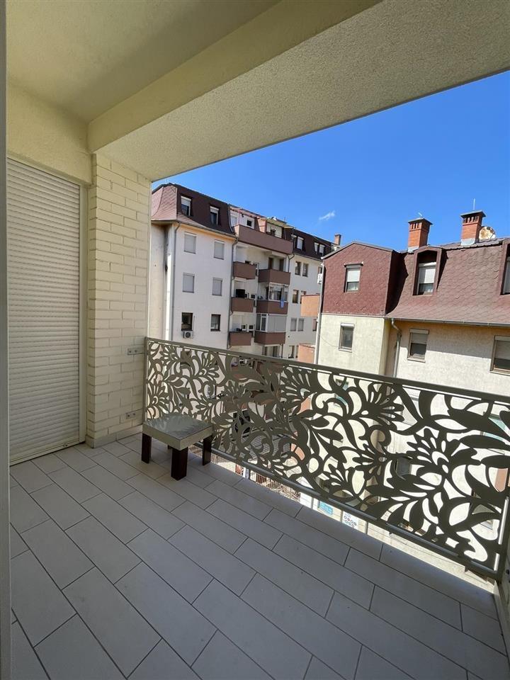 Banese Me Qera Ne Rrugen E Spitalit (5)