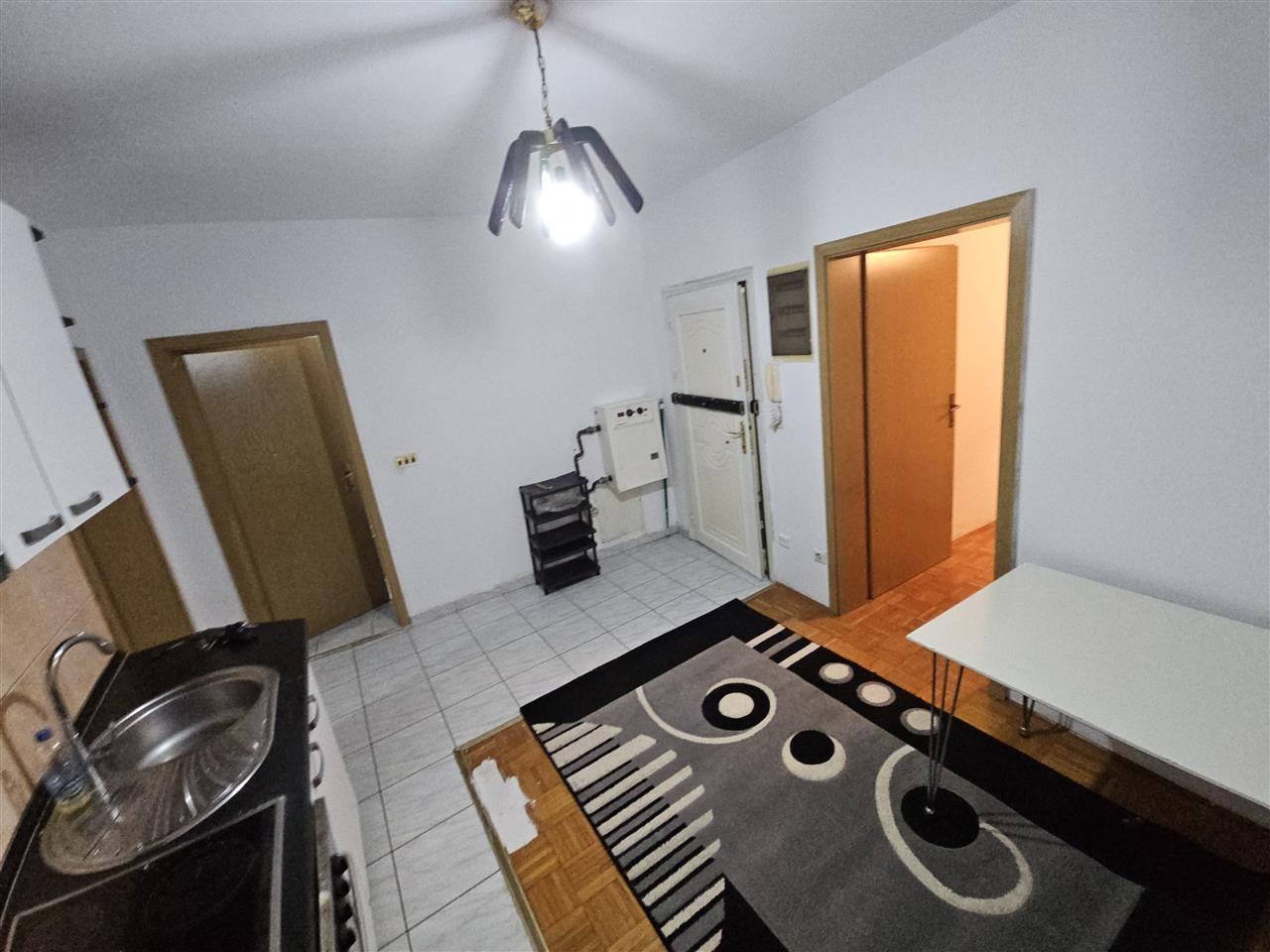 Banese zyre me qera te 4 llulat perball sheshit skenderbe (1)