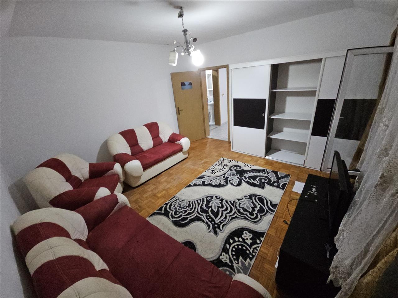 Banese zyre me qera te 4 llulat perball sheshit skenderbe (3)