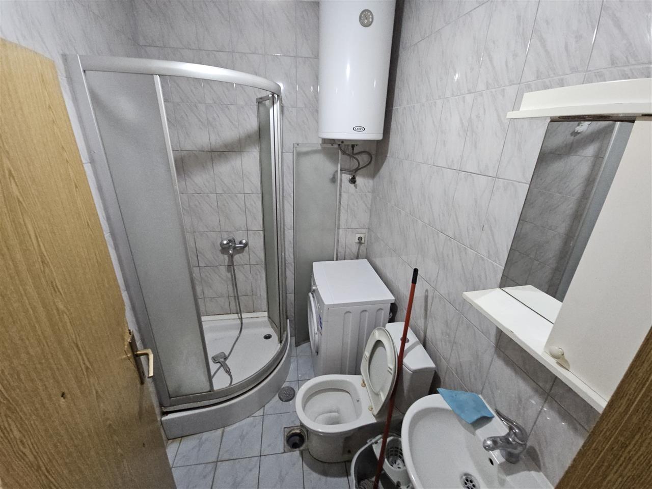 Banese zyre me qera te 4 llulat perball sheshit skenderbe (5)