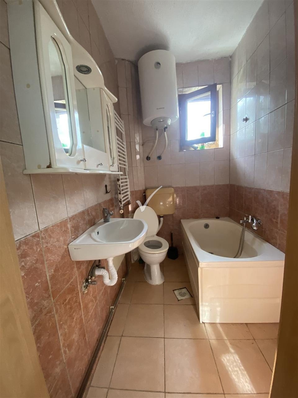 Leshoj Gasonjere Me Qira 3 Rotated