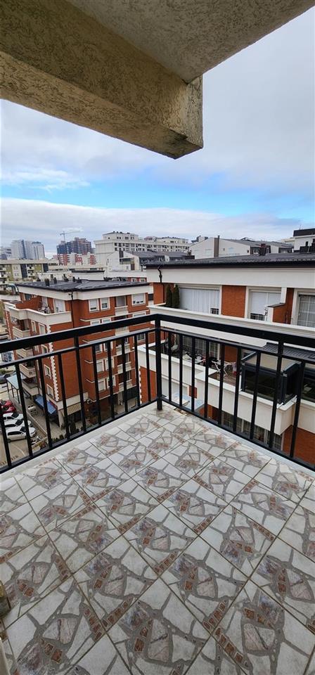 Banes me qera ne rrugen b (7)