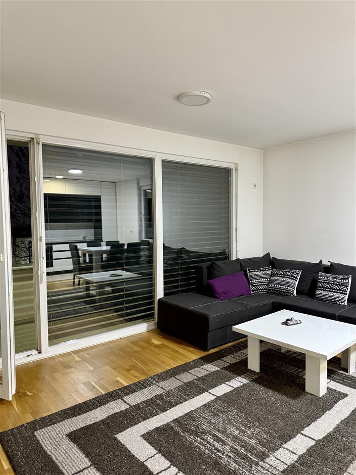 Banese me qera 80 m2 rruga b kawa (1)