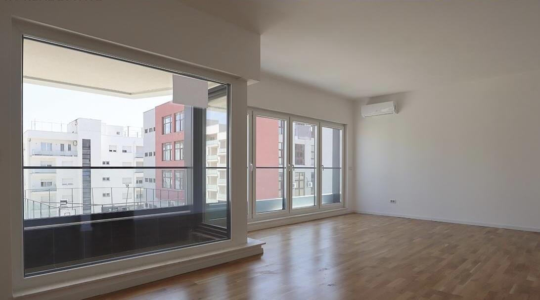 Ipet banesa me qira per zyre