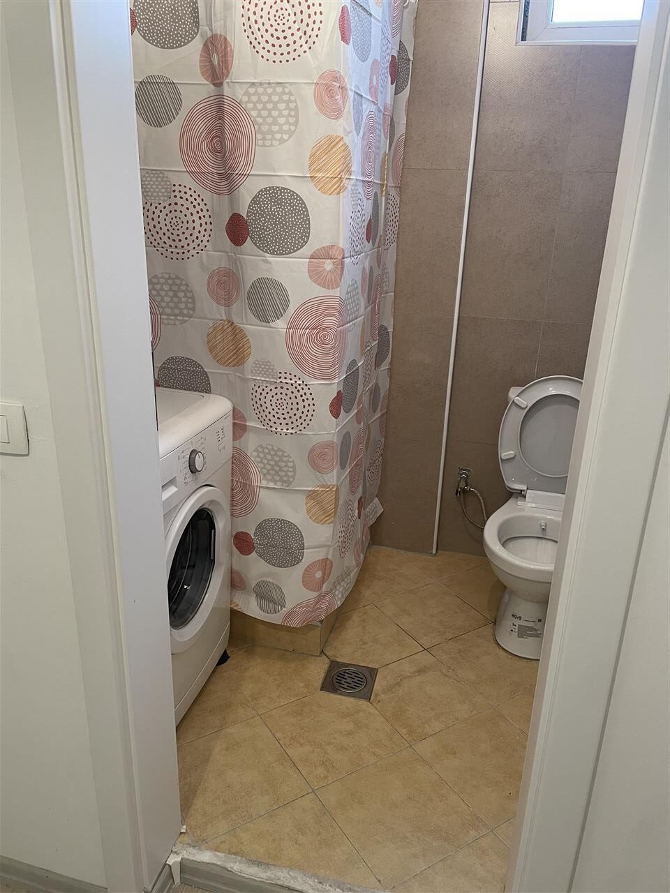 Leshohet me qera (3)