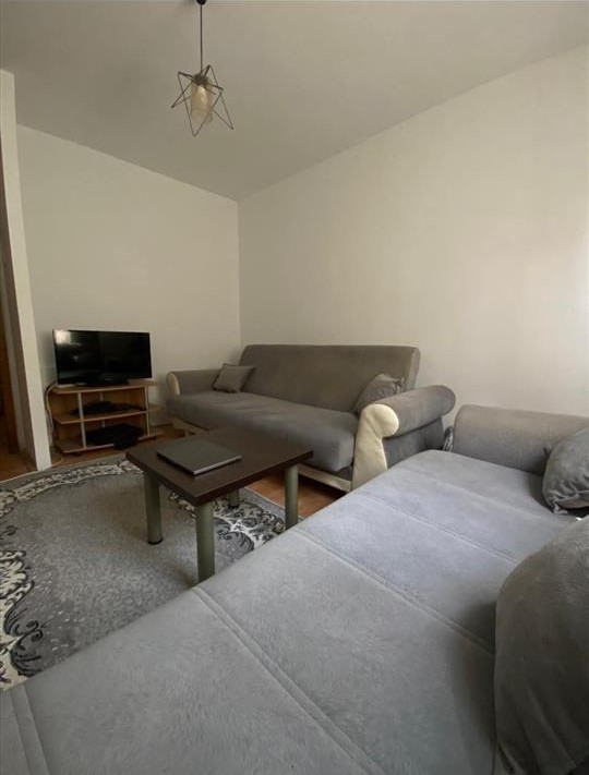 Leshohet me qira (2)