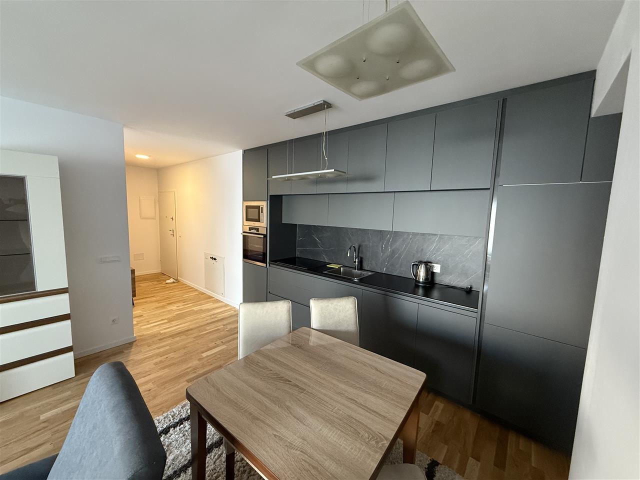 Leshohet me qira (2)