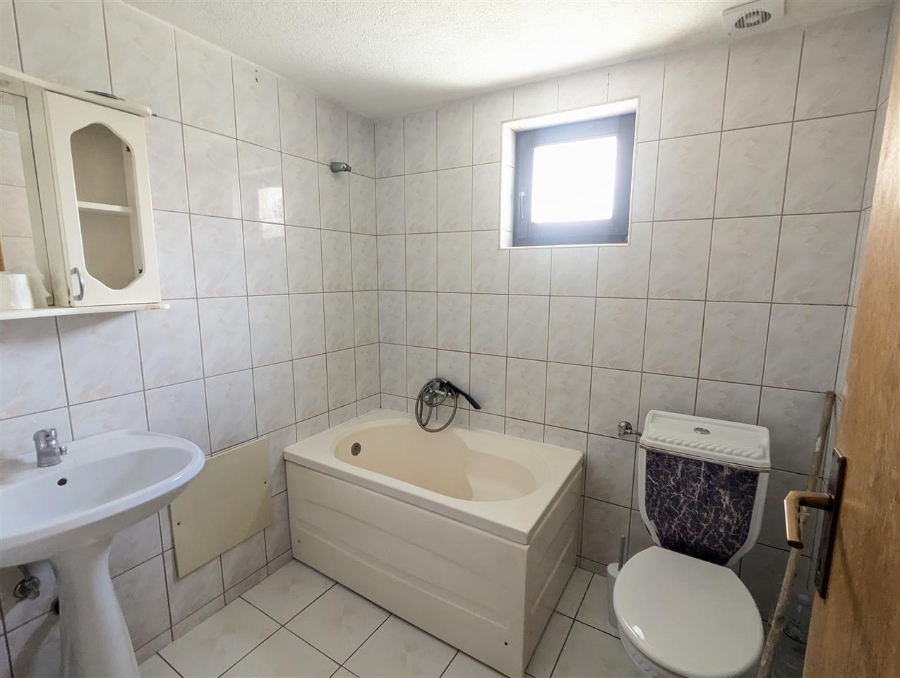 Banesa kat i shtepise ne lagjen mati 1 2 persona cift (6)