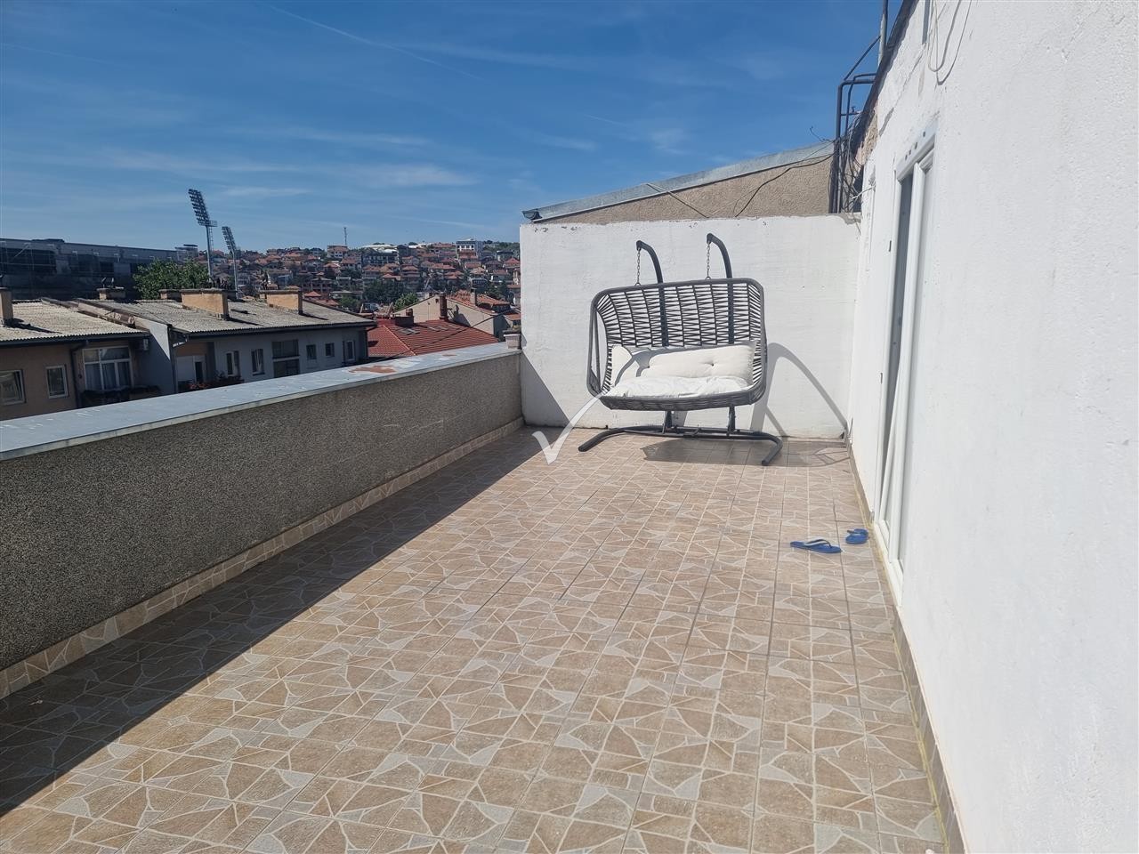 Jepet banesa me qera te kafet e vogla 1