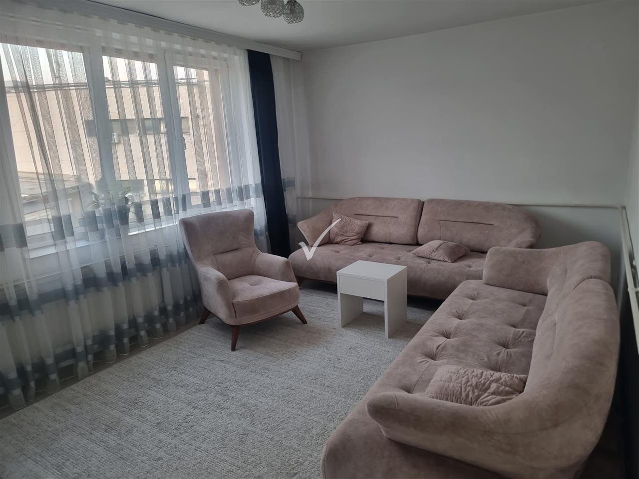 Jepet banesa me qera te kafet e vogla 10