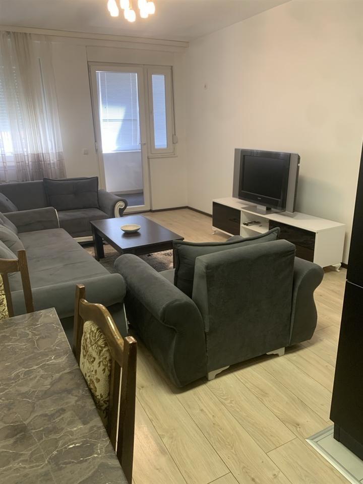 Leshohet banesa me qera rruga b mbrapa royall mall (2)