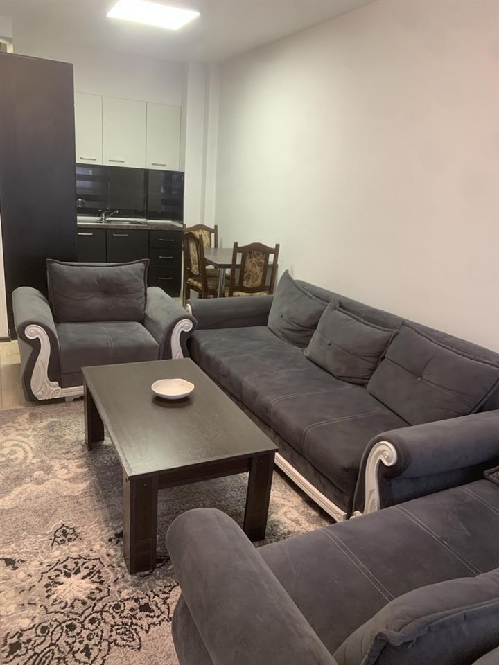 Leshohet banesa me qera rruga b mbrapa royall mall (3)