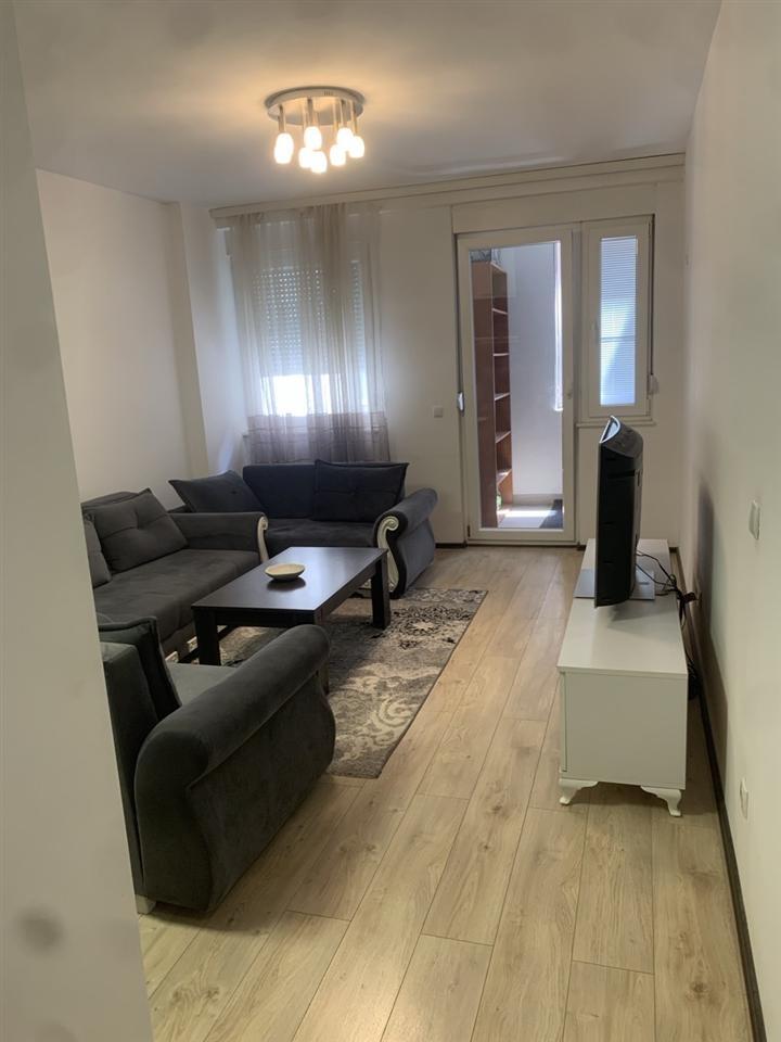 Leshohet banesa me qera rruga b mbrapa royall mall (5)