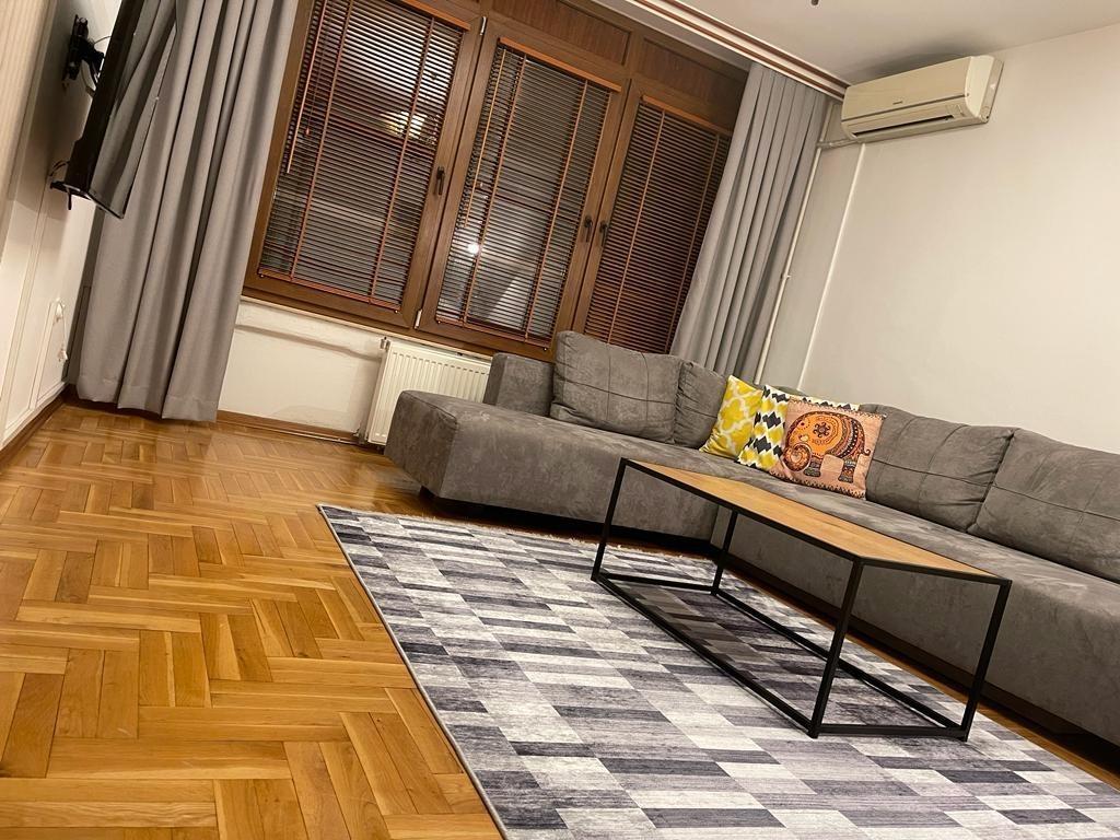 Banes me qera rr bill clinton te katedralja (2)