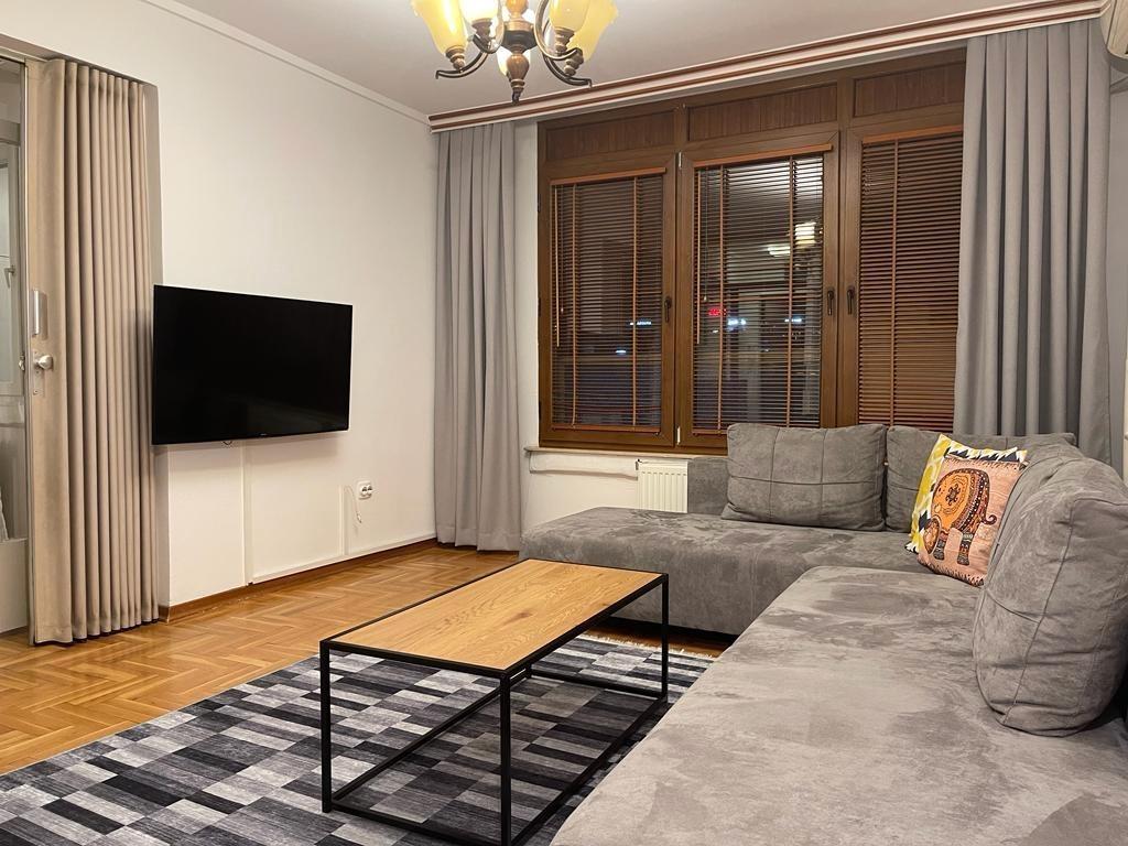 Banes me qera rr bill clinton te katedralja