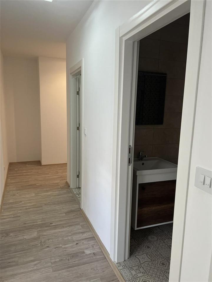 Banesa ne shitje (2)