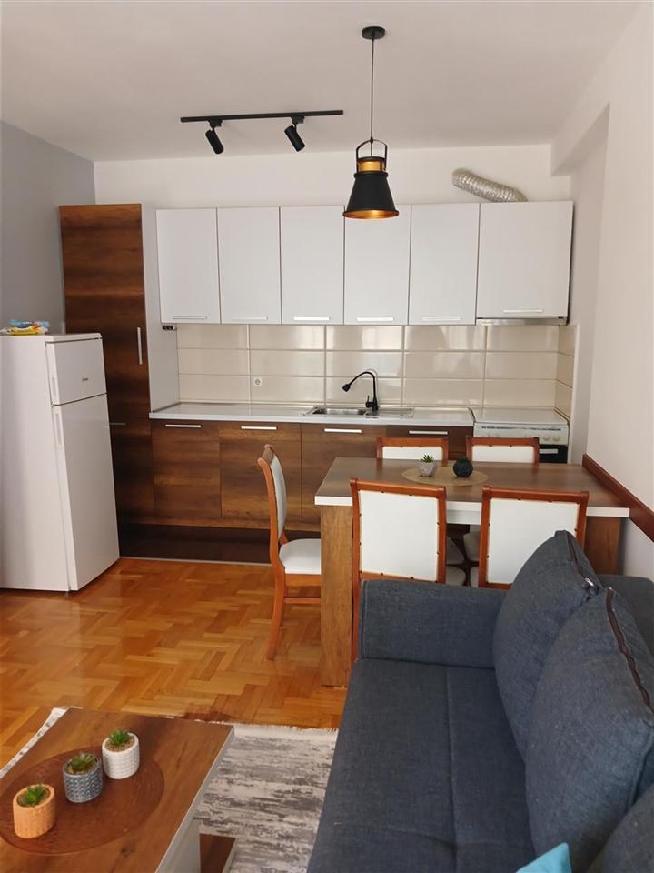 Banese luksoze me qira tophane