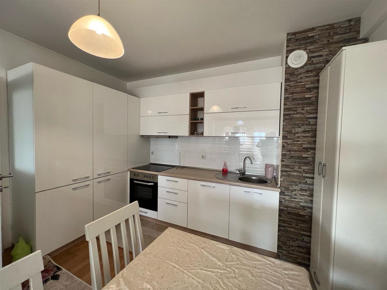 Banese me qera ne bregun e diellit kompleksi famis (3)