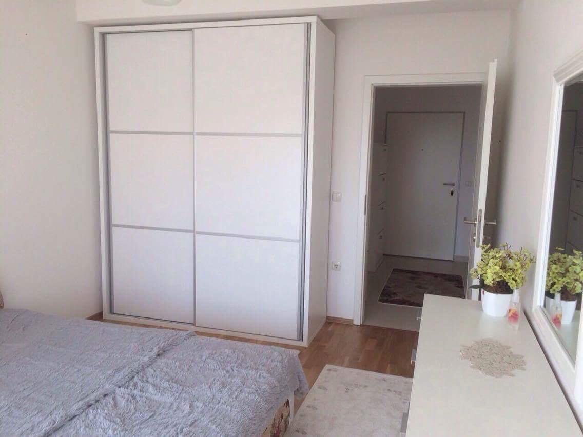 Banese me qera ne bregun e diellit kompleksi famis (7)