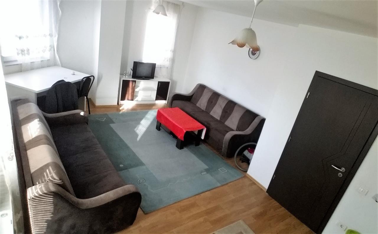 Banese me qira mbrapa teatrit te 4 llullat (1)