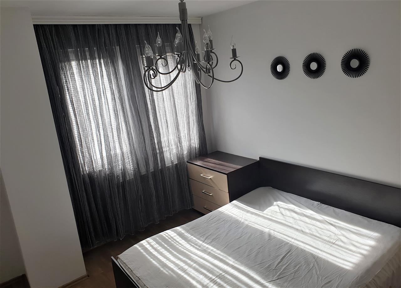 Banese me qira mbrapa teatrit te 4 llullat (4)