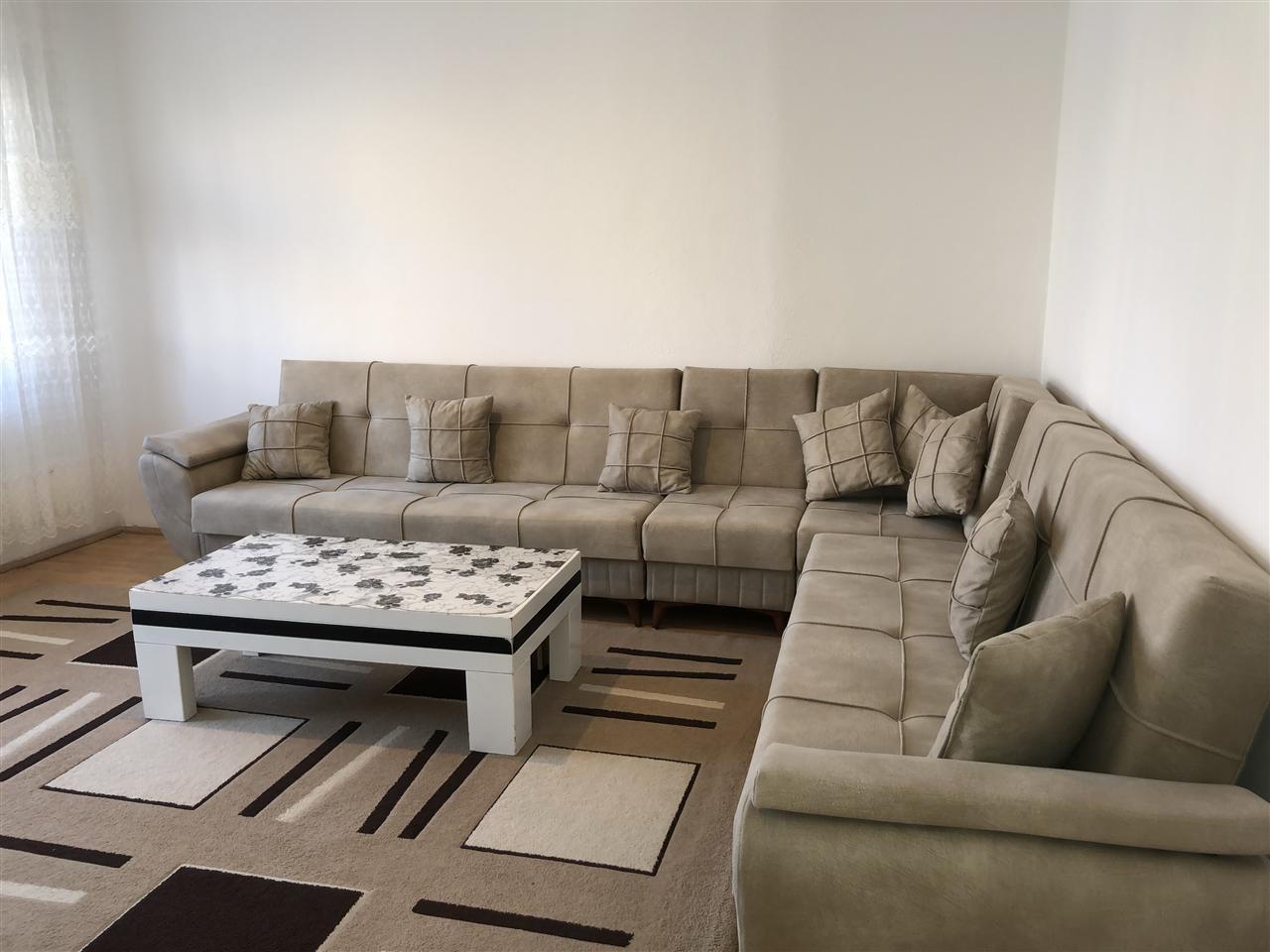 Leshohet banesa me qera tek qafa rruga uck (2)