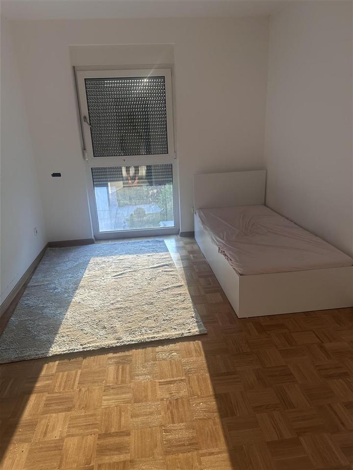 Leshohet banesa me qira ne rrugen muharrem fejza (4)