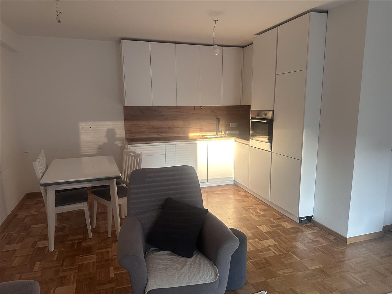 Leshohet banesa me qira ne rrugen muharrem fejza (6)