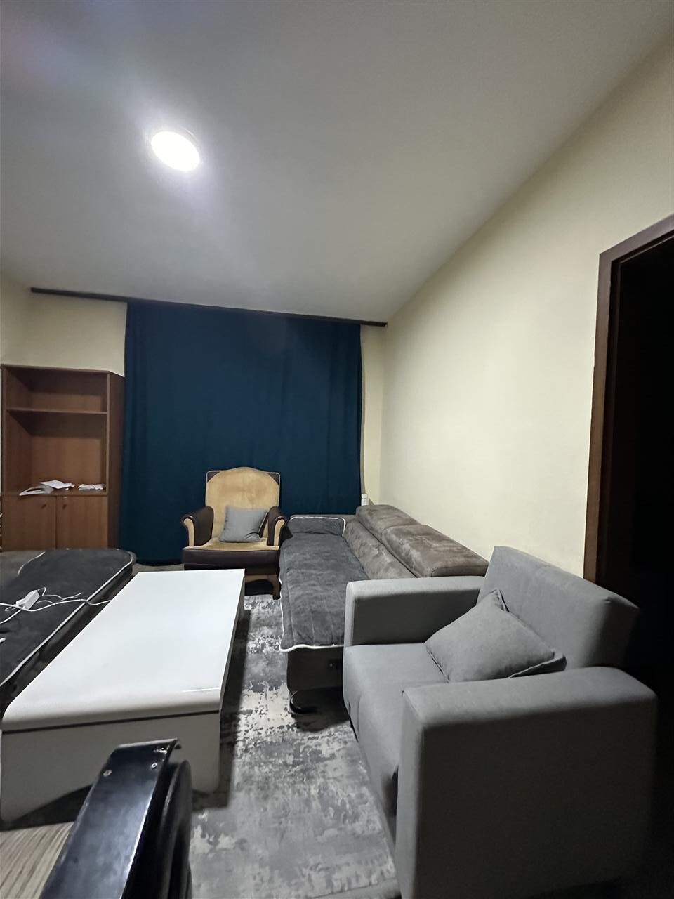 Lirohet banesa me qera te hotel siriusi (3)