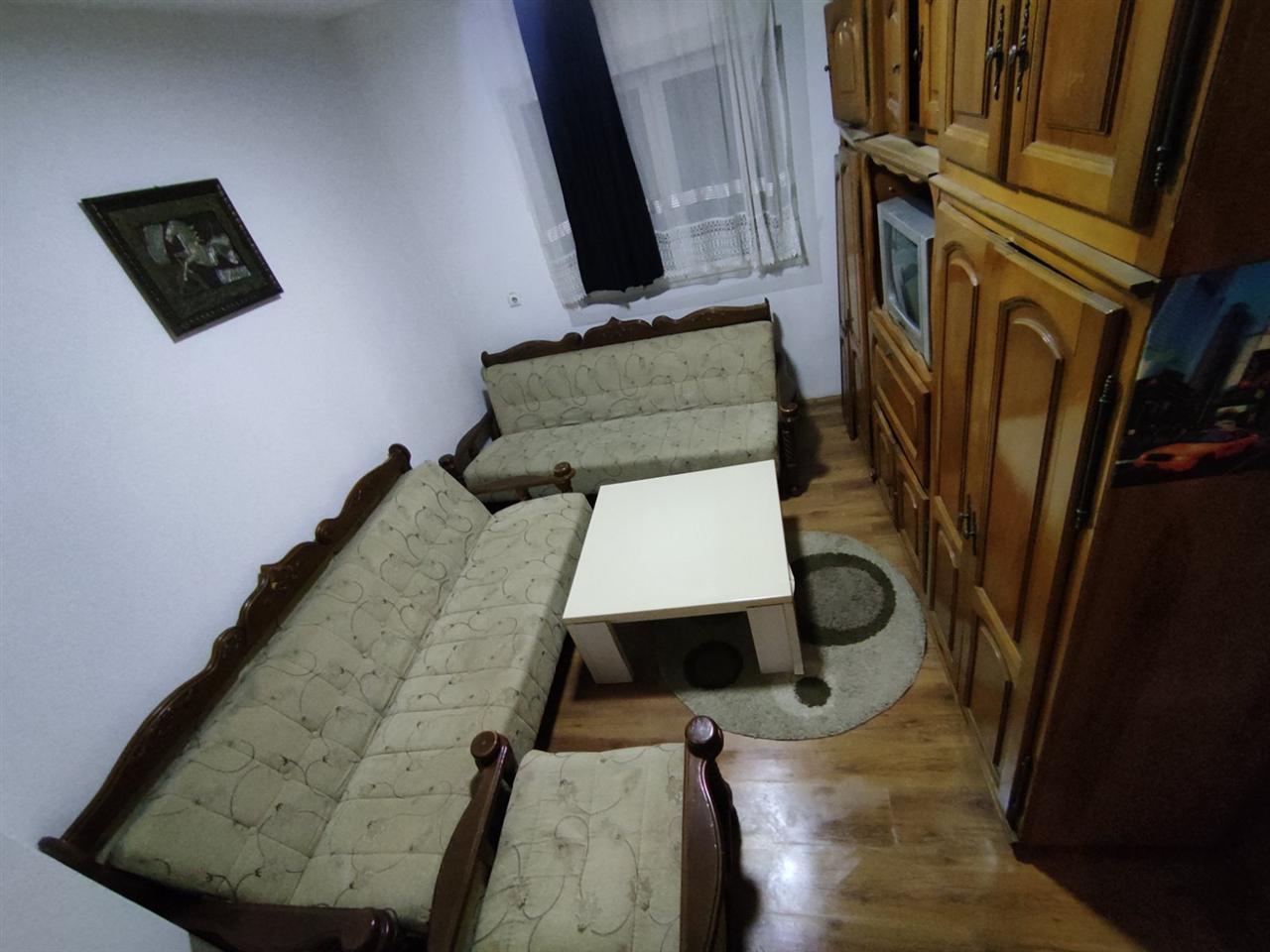 Shtepi banes zyre me qera ne pejton te hotel grandi 220 euro (2)