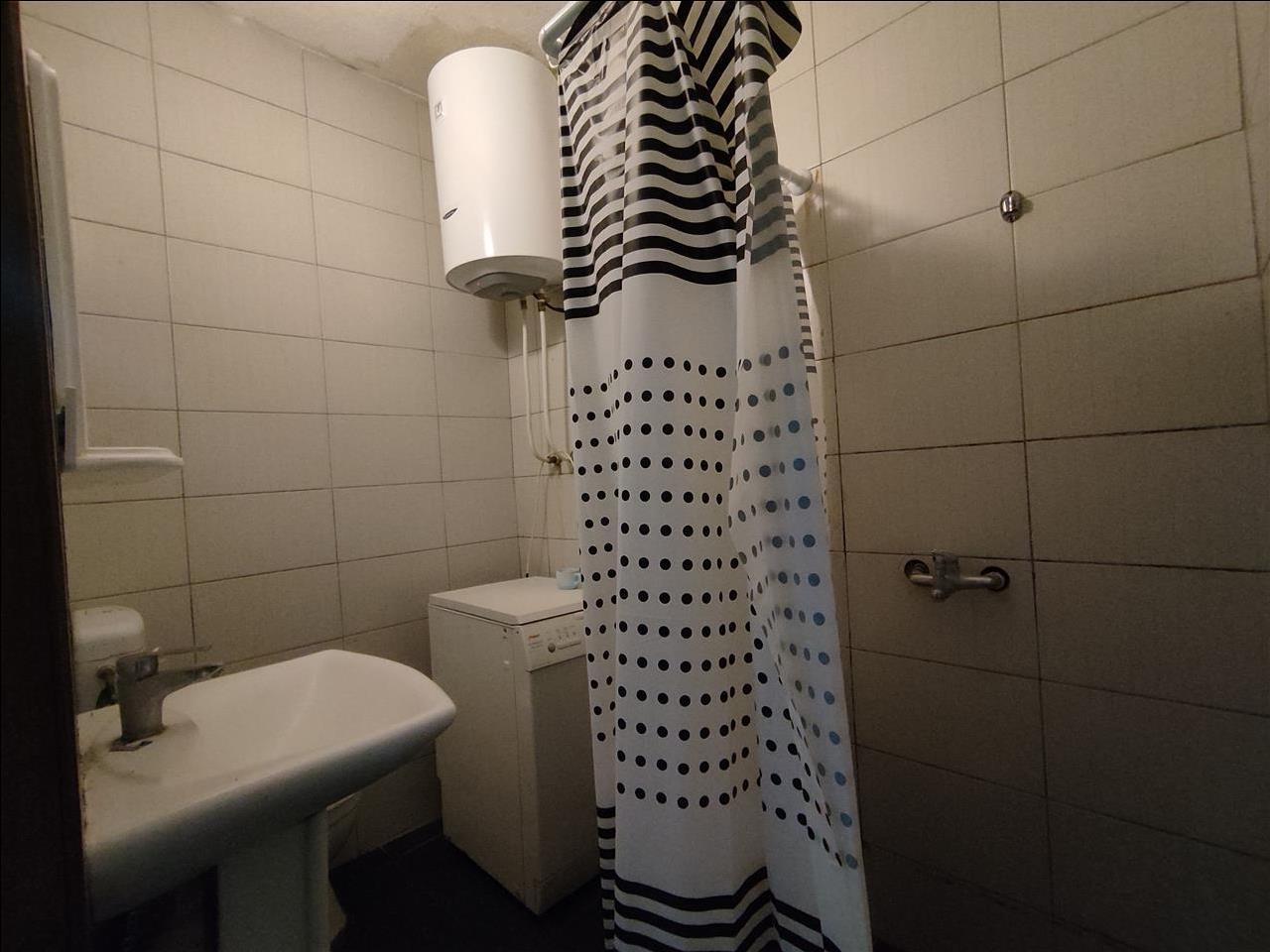 Shtepi banes zyre me qera ne pejton te hotel grandi 220 euro (4)