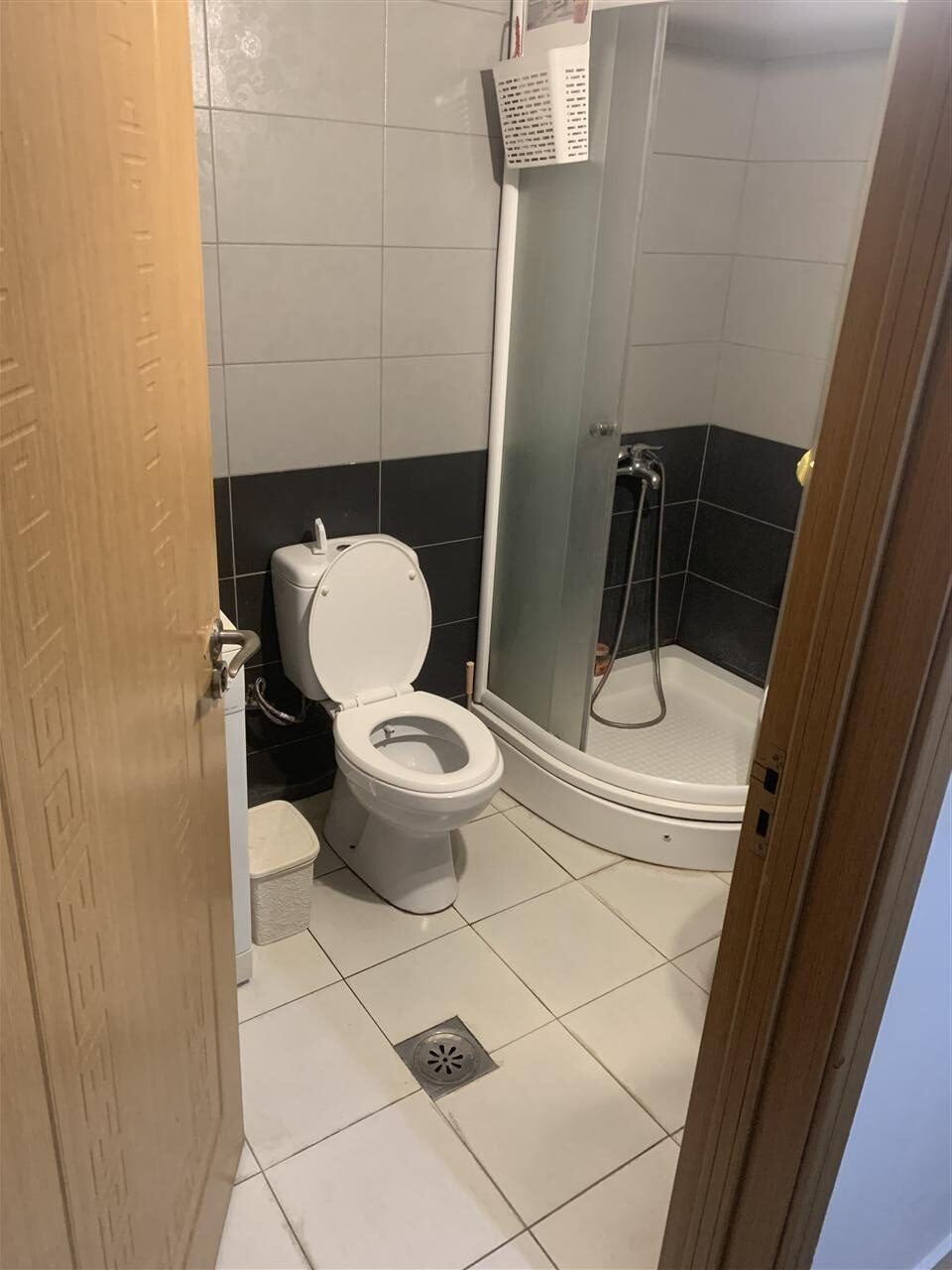 Banes me qira te 4 llullat (3)