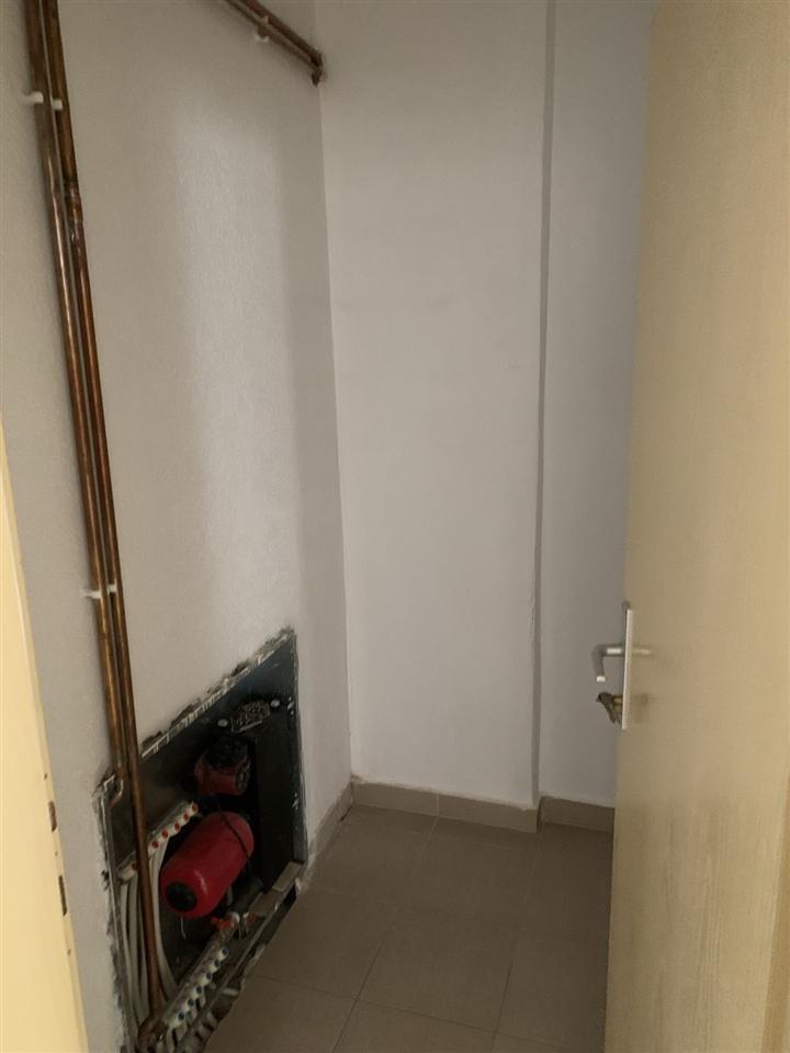 Banesa ipet me qira ne lagjen e spitalit (4)