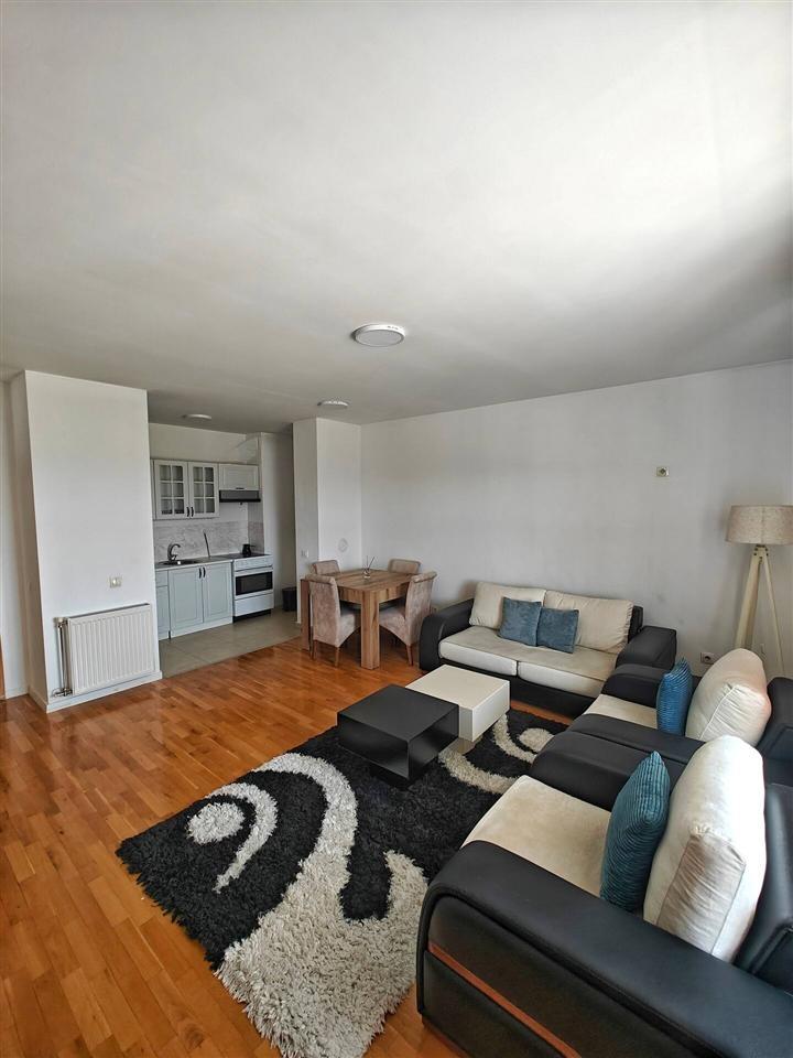 Banese me qera ne emshir kompleksi riera