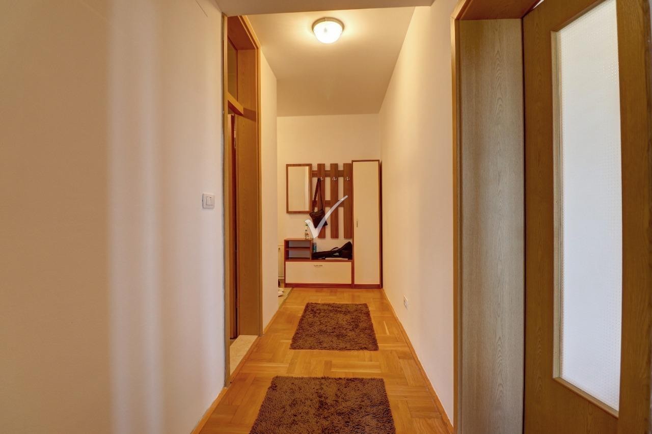 Banese me qera rruga b