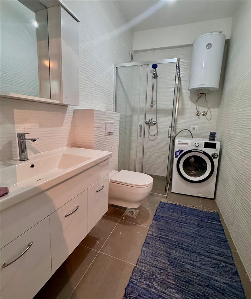 Banese me qira ne breg te diellit (2)