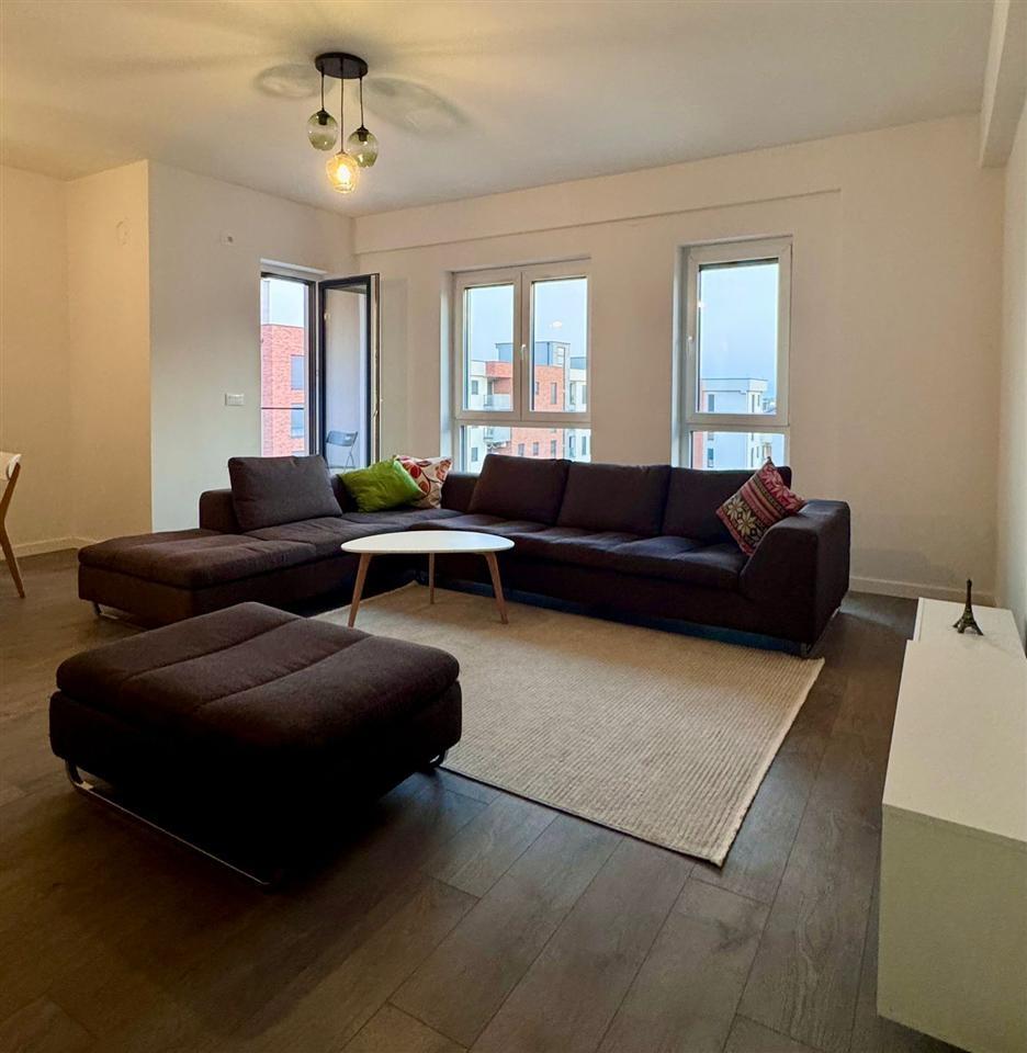 Banese me qira ne breg te diellit