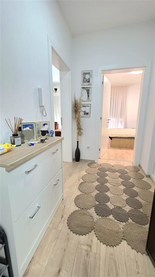 Banese per shitje 51m banim +47m terase 98m2 total (8)