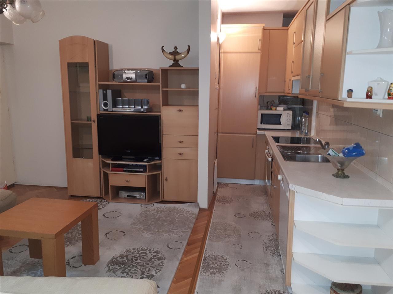 Leshohet banesa me qira ne ulpiane te fontana afer konvikt (2)