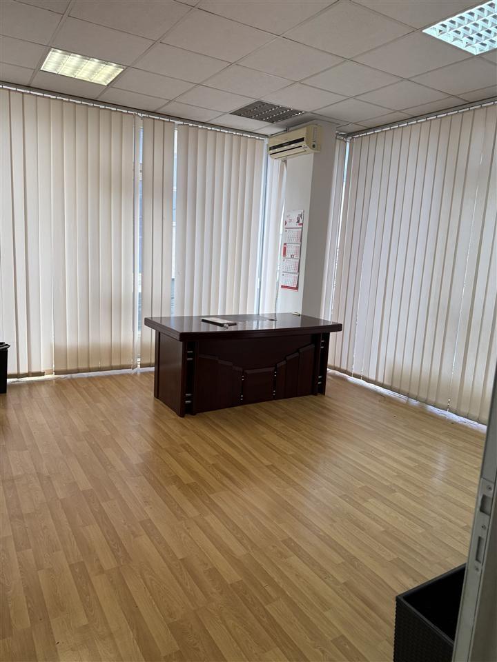 Zyre ne qender te prishtine perball kolegjit fama (1)