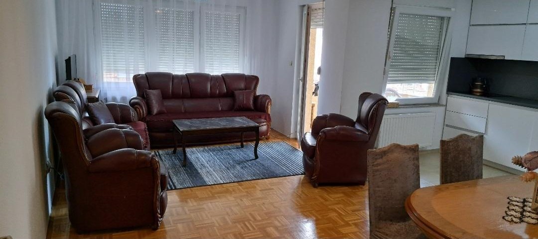 Banes me qera mbrapa hotel suisse diamond (5)